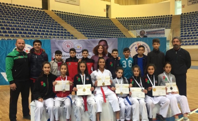 Karate'de Diyarbakır rüzgarı kasıp kavurdu