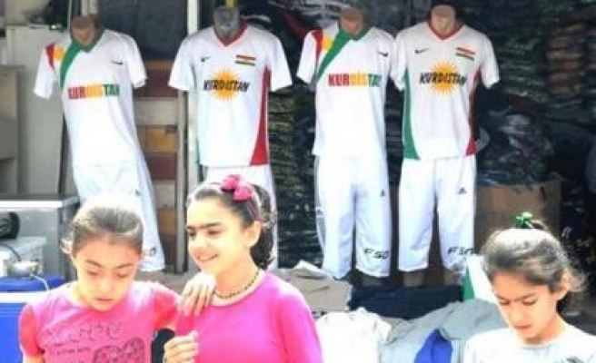 Diyarbakır'da 'Kürdistan' Yazan Tişörtler Satışta