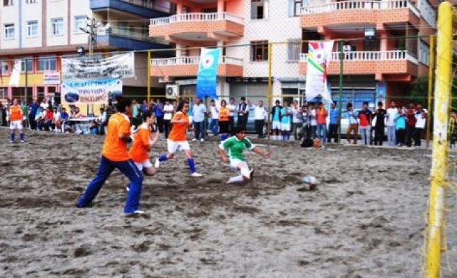 Diyarbakır'da Plaj Futbolu