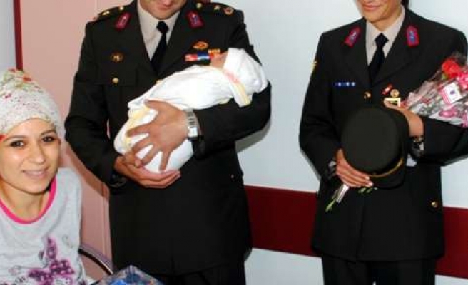 Kadın Askerlerden Annelere Ziyaret
