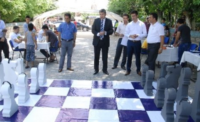 Meydanda Satranç Turnuvası 