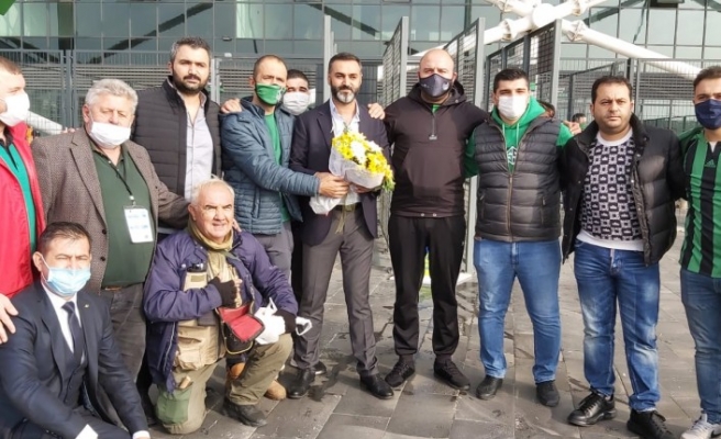 Sakarya'lı Taraftarlardan Diyarbekirspor'a Karşılama