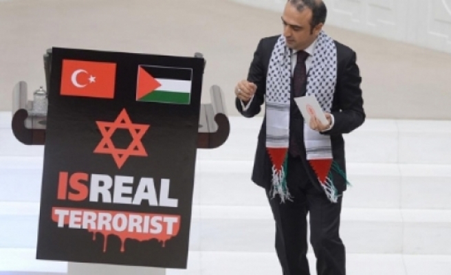 AK Partili Vekil, TBMM Kürsüsüne 'İsrail Terörist' Afişi İle Çıktı