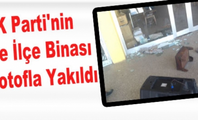 AK Parti'nin Dicle İlçe Binası Molotofla Yakıldı