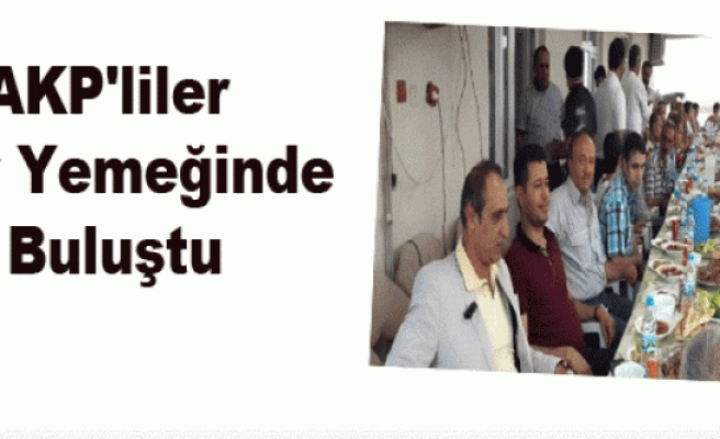 AKP'liler İftar Yemeğinde Buluştu