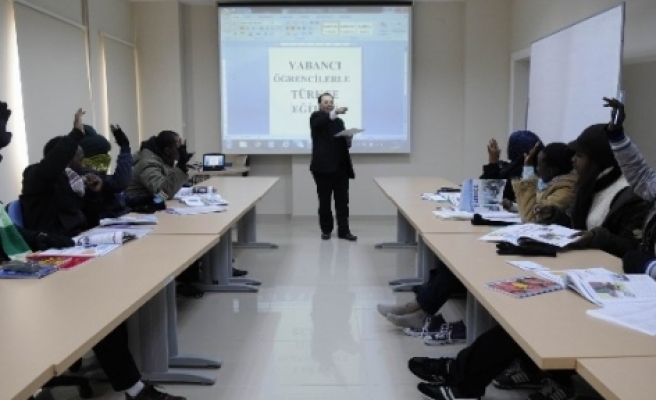 Dicle Üniversitesi’nden Yabancı Öğrencilere Türkçe Eğitimi 