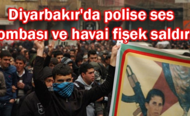 Diyarbakır'da Polise Ses Bombası ve Havai Fişek Saldırısı