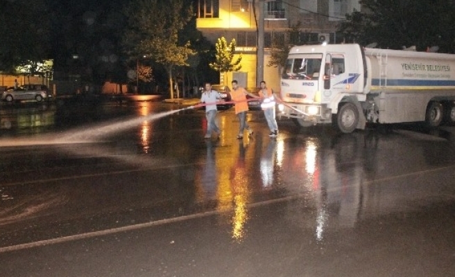 Diyarbakır Sokakları Sabunlu Suyla Yıkanıyor 