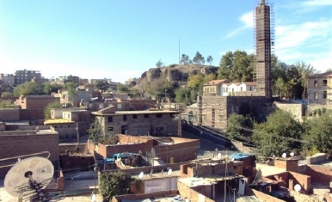 Diyarbakır Surları İçin Kaçak Yapılar Yıkılıyor