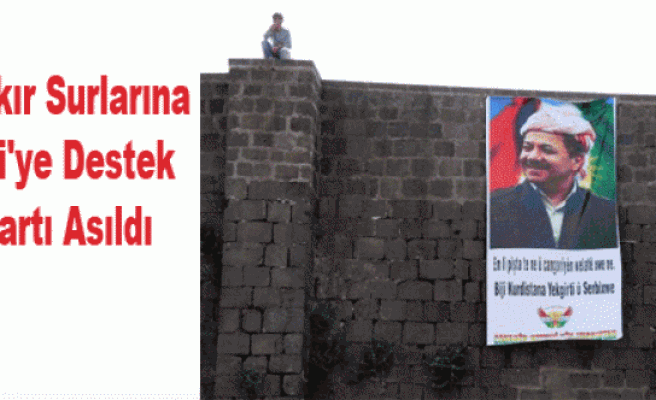 Diyarbakır Surlarına Barzani'ye Destek Pankartı Asıldı
