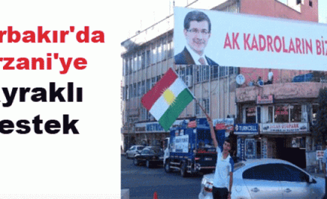 Diyarbakır'da Barzani'ye Bayraklı Destek