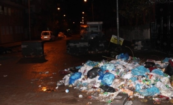 Diyarbakır’da Biriken Çöplere Vatandaşlar Tepki Gösterdi 
