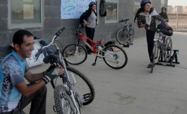 Diyarbakır’da ‘bisiklet Öğrenmeyen Kalmasın Etkinliği’ 
