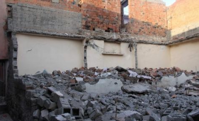 Diyarbakır’da Boş Bina Çöktü: 2 Yaralı 