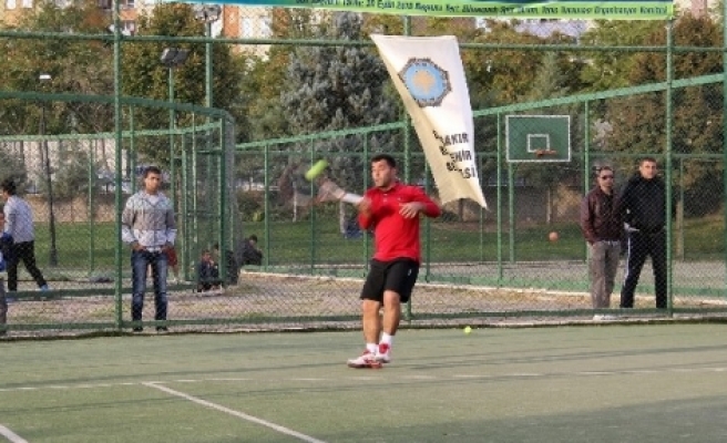 Diyarbakır’da Düzenlenen Satranç Ve Tenis Turnuvaları Sona Erdi 