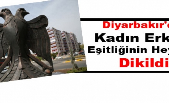 Diyarbakır'da Kadın Erkek Eşitliğini Heykeli Dikildi