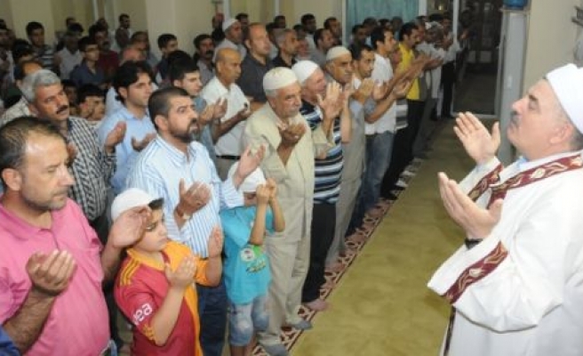 Diyarbakır'da Mısır İçin 3 Dilde Dua Edildi 