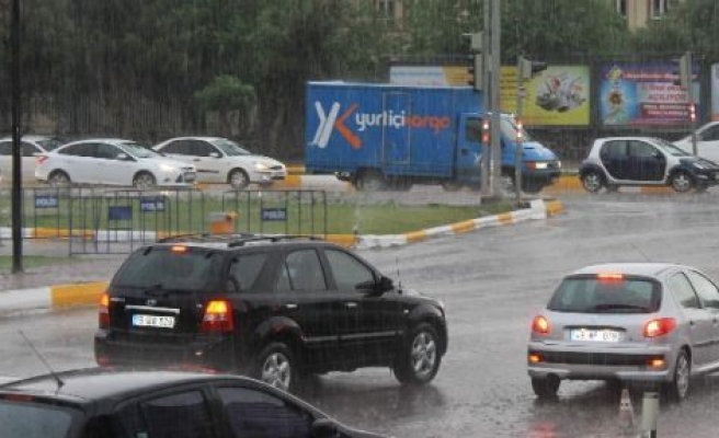 Diyarbakır'da Sağanak Yağış 