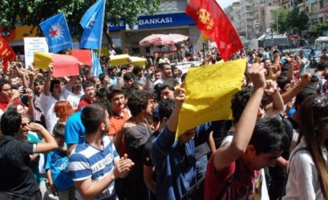 Diyarbakır'da ‘taksim Gezi Parkı’ Yürüyüşü 