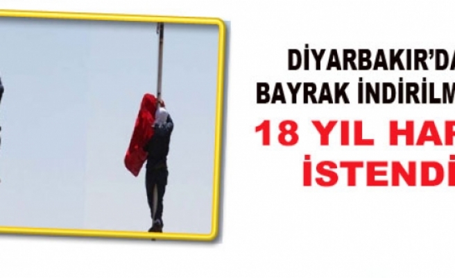 Diyarbakır'da Türk Bayrağının İndirilmesi