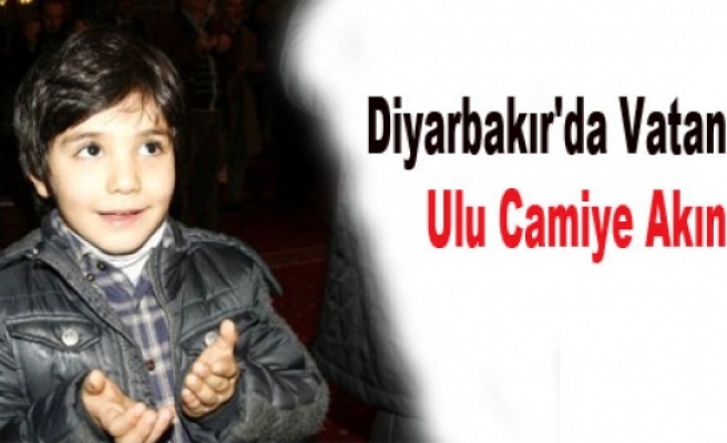 Diyarbakır'da Vatandaşlar, Ulu Camiye Akın Etti