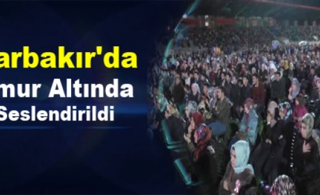 Diyarbakır'da Yağmur Altında İlahi Seslendirildi