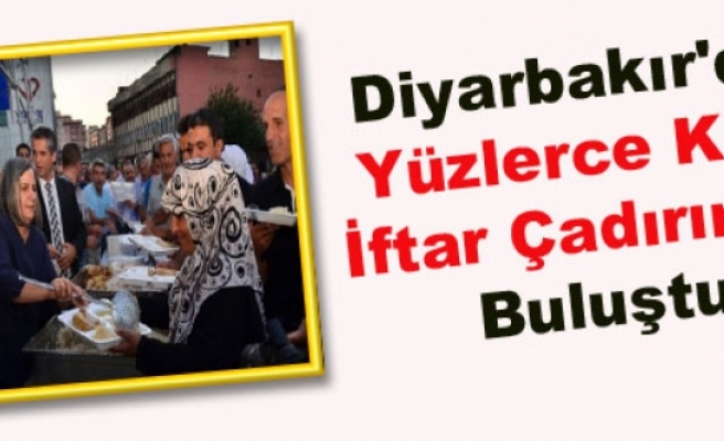 Diyarbakır'da Yüzlerce Kişi İftar Çadırında Buluştu