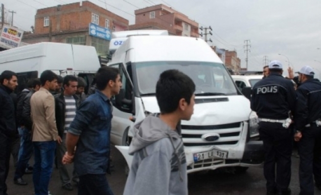 Diyarbakır’da Zincirlemeli Trafik Kazası: 3 Yaralı 