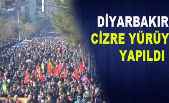Diyarbakır'daki Cizre Yürüyüşünde Trene PKK Flaması Asıldı
