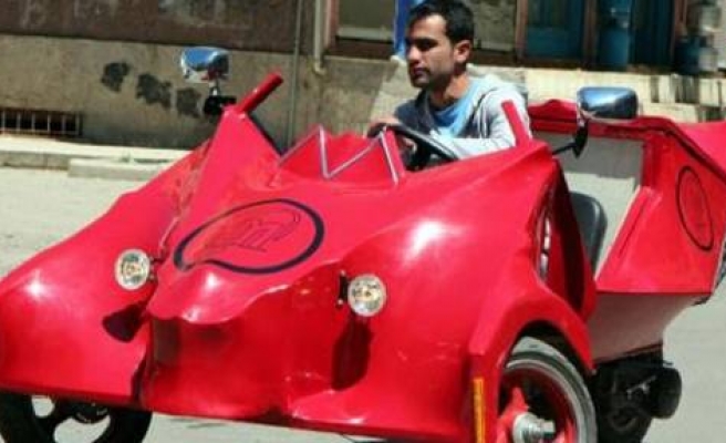 Diyarbakırlı Mustafa hayalindeki arabayı yaptı