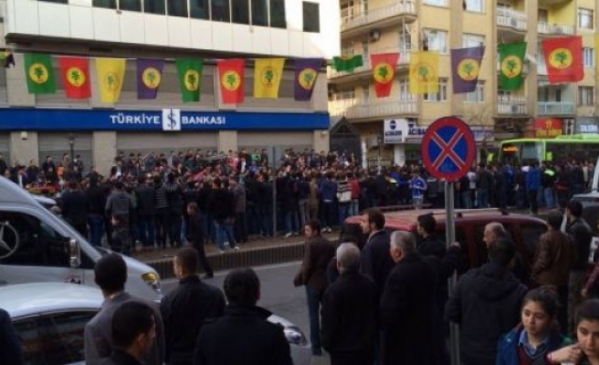 Diyarbakırspor Taraftarı Galibiyeti Kutluyor