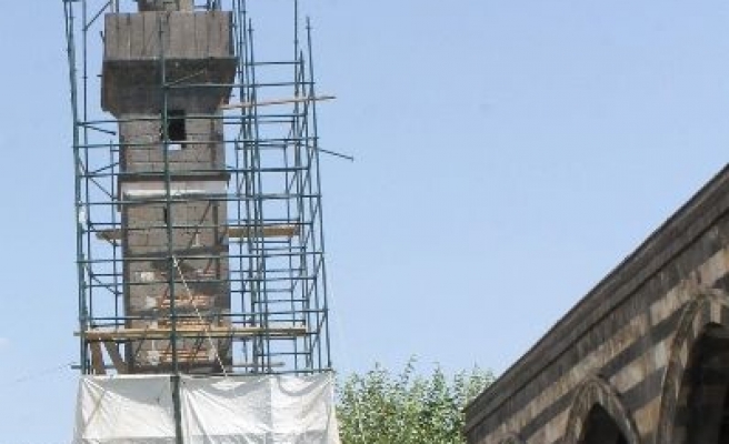 Dört Ayaklı Minare’nin Restorasyon Çalışmaları Sürüyor 