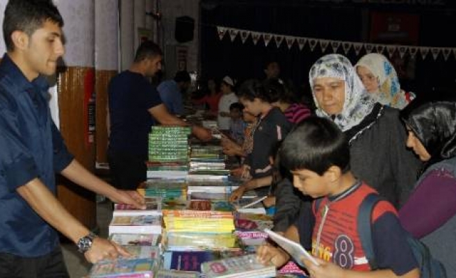 Ergani'de Kitap Fuarı Açıldı 
