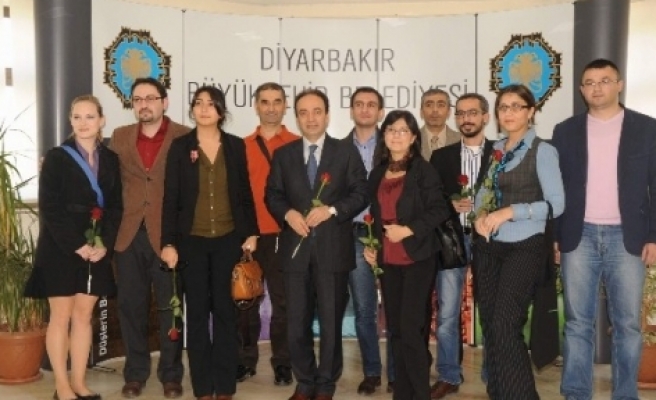 Ermeni Gazetecilerden Baydemir'e Ziyaret 
