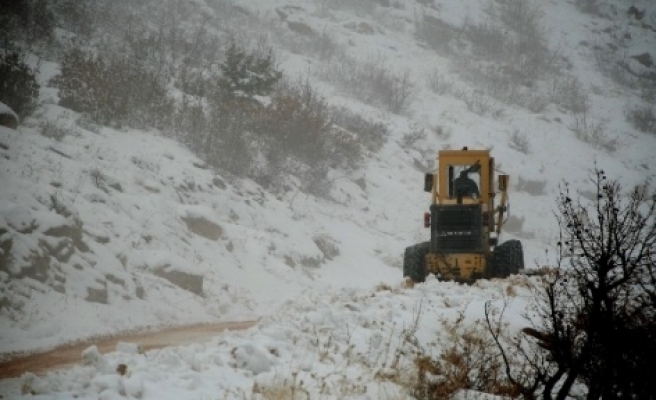 Hani İlçesinde Kar Nedeniyle 12 Köye Ulaşım Sağlanamıyor 