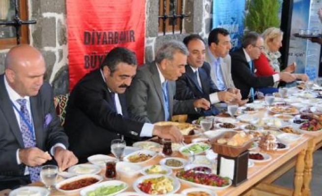 İzmir'den Diyarbakır'a 190 kişilik çıkarma