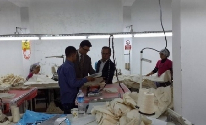 Kaymakam Sönmezay, Tekstil Fabrikalarını Gezdi 