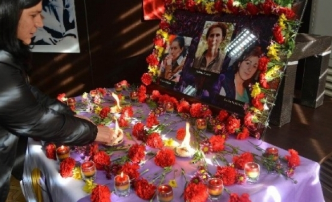 Paris’te Öldürülen 3 Kürt Kadın Anıldı 