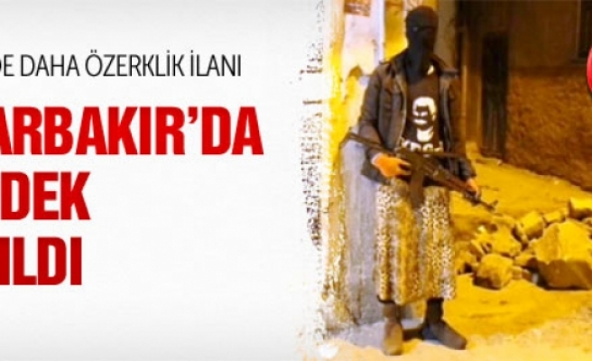 PKK'lı gençler Diyarbakır'da hendek kazdı