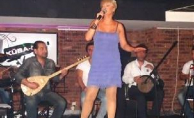 Pop Star Mehtap Diyarbakır’da Sahne Aldı 