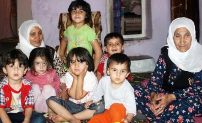 Silvan'da 11 Nüfuslu Ailenin Toprak Evde Yaşam Mücadelesi 
