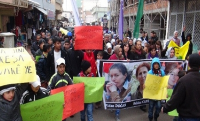 Silvan'da 3 PKK'lı Kadın İçin Yürüyüş Düzenlendi