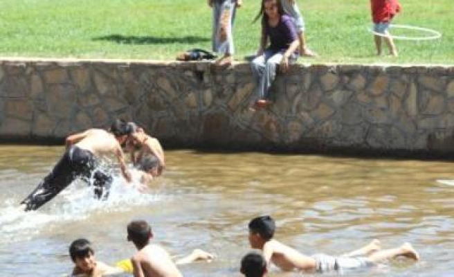 Süs Havuzları Çocukların Eğlence Yeri Oldu