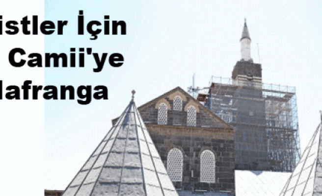 Turistler İçin Ulu Camii'ye Alafranga