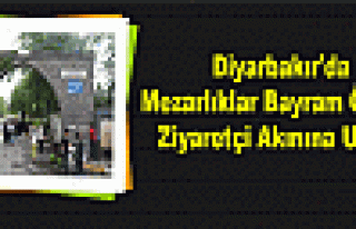 Diyarbakır'da Mezarlıklar Bayram Öncesi Ziyaretçi...