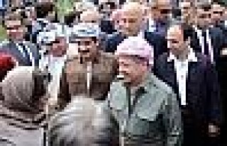 Osman Baydemir, Barzani'yi Yöresel Kürt Kıyafetiyle...