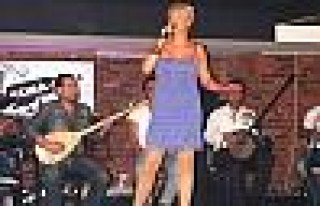 Pop Star Mehtap Diyarbakır’da Sahne Aldı 