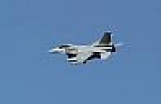Savaş Uçakları Suriye Sınırında Keşif Uçuşu...