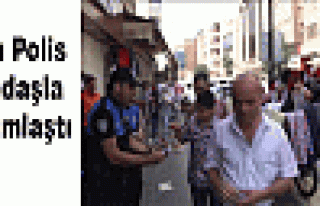 Sur'da Polis Vatandaşla Bayramlaştı