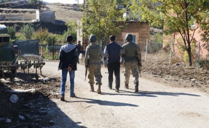 Diyarbakır'da 5 kişi tutuklandı